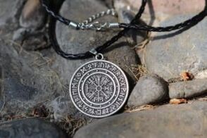 The Imperial Talisman attracts good luck and wealth