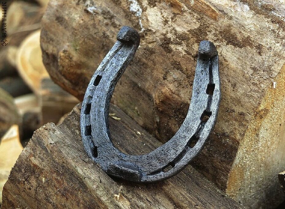 talismans for good luck - horseshoe